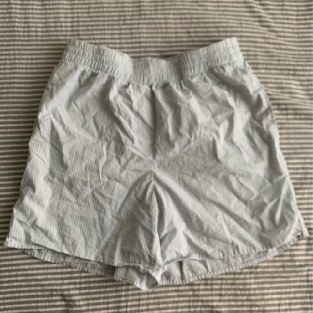 Aritzia Babaton striped pull on shorts S